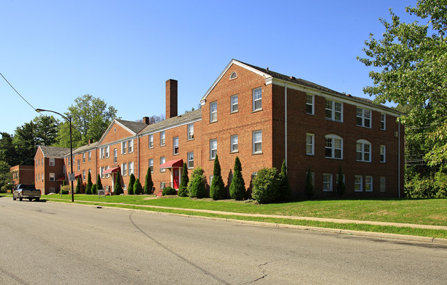 Shire Cove Apartments in East Cleveland, OH - Building Photo - Building Photo