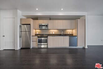 5800 Harold Way in Los Angeles, CA - Building Photo - Building Photo