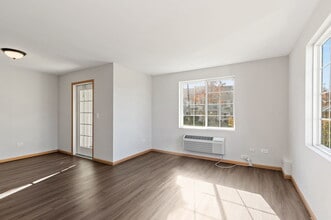 1809 Silverstone Dr in Carpentersville, IL - Building Photo - Building Photo