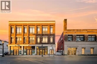 11 Queen St in Brantford, ON - Building Photo - Building Photo