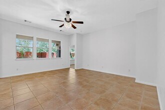 360 Canterbury Dr in Austin, TX - Building Photo - Building Photo