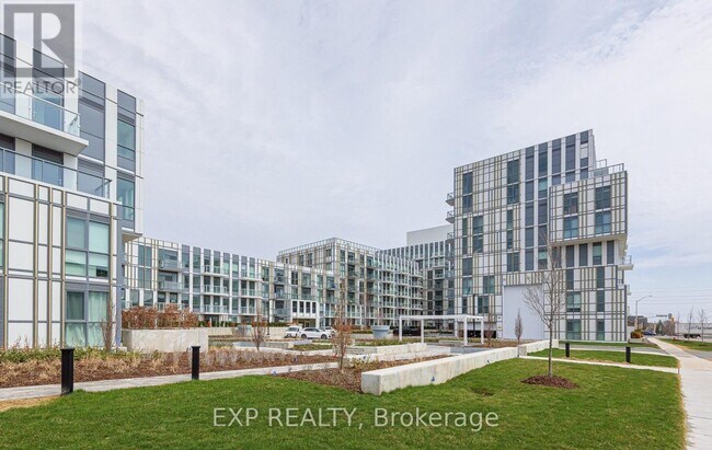 1005 Dundas St E in Oakville, ON - Building Photo - Building Photo