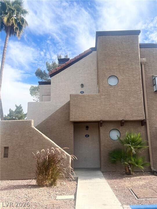 2989 Juniper Hills Blvd in Las Vegas, NV - Building Photo