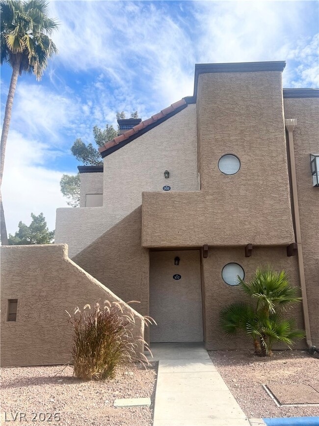 2989 Juniper Hills Blvd