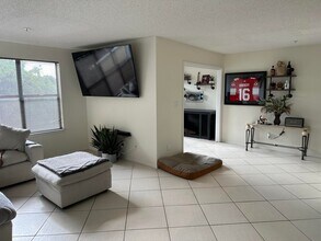 2315 N Congress Ave, Unit 34 in Boynton Beach, FL - Building Photo - Building Photo