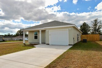 5366 Highview Dr in Crestview, FL - Building Photo - Building Photo