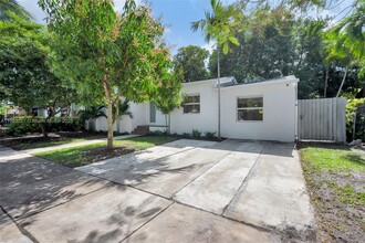 742 NE 81st St in Miami, FL - Building Photo - Building Photo