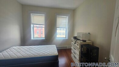 887 Huntington Ave in Boston, MA - Foto de edificio - Building Photo