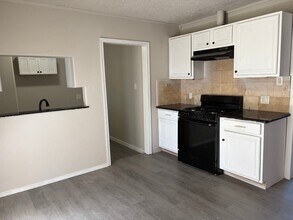 5406 Lyndhurst Dr in Houston, TX - Building Photo - Building Photo