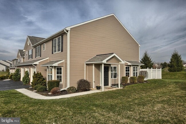 150 Merlin Dr in Hummelstown, PA - Foto de edificio - Building Photo