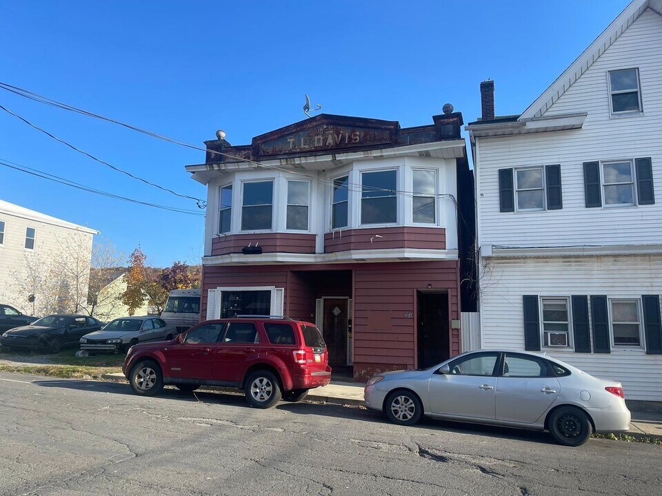 212 W Ridge St in Lansford, PA - Building Photo