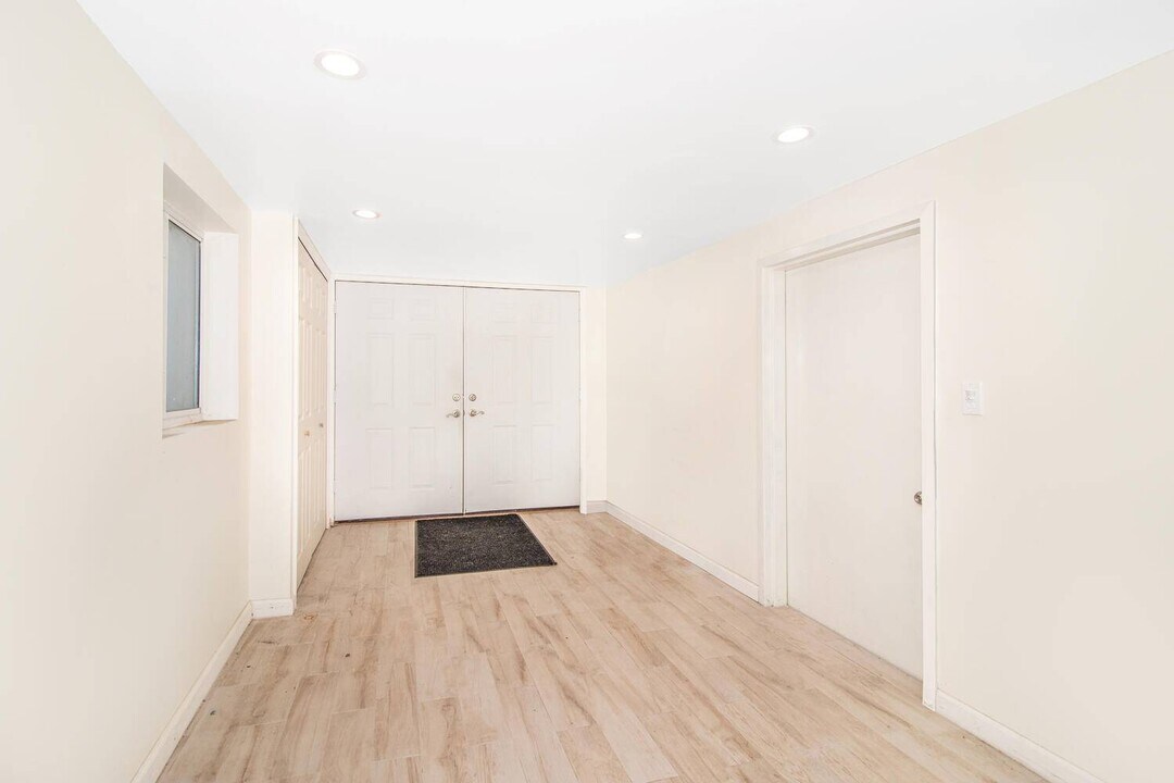 1141 Pugsley Ave in Bronx, NY - Building Photo