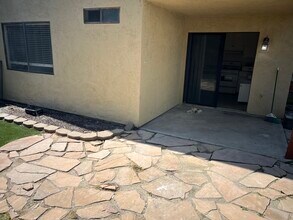 120 Avenida Las Brisas, Unit B in Oceanside, CA - Foto de edificio - Building Photo