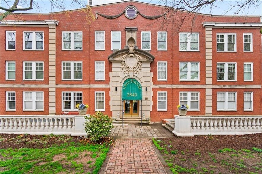 2840 Peachtree Rd NW, Unit 312 in Atlanta, GA - Foto de edificio