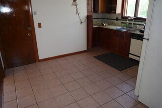 569 Main St, Unit 2 in Medford, MA - Foto de edificio - Building Photo