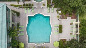 Club Mira Lago Apartments in Coral Springs, FL - Building Photo