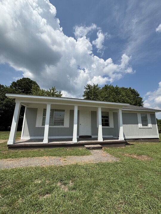 496 Joshwood Dr in Brownsville, TN - Building Photo