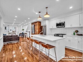22 Sparhawk St, Unit 1 in Boston, MA - Foto de edificio - Building Photo