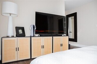 3375 N Country Club Dr in Miami, FL - Building Photo - Building Photo