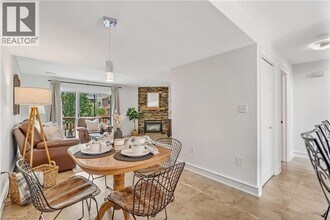 4045 Upper Middle Rd in Burlington, ON - Building Photo - Building Photo