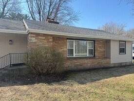 5253 Harlem Rd in Loves Park, IL - Building Photo