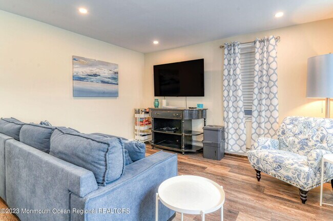 18 Abbott Ave-Unit -Garden Level - LATE in Ocean Grove, NJ - Building Photo - Building Photo