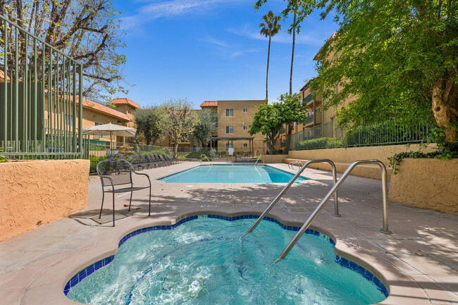 Casa Granada in Granada Hills, CA - Building Photo - Building Photo