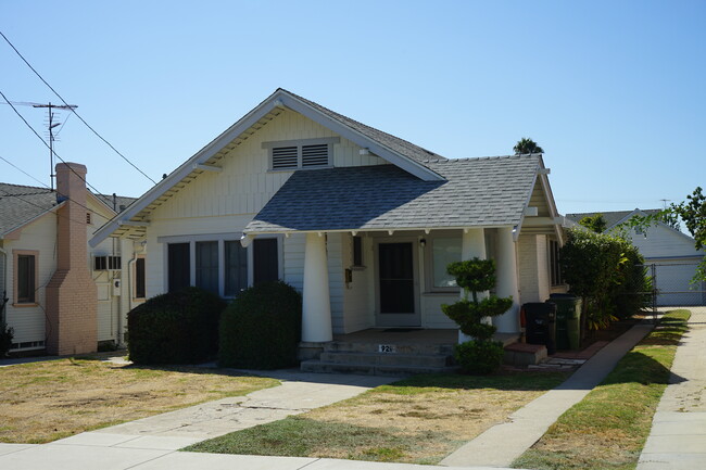 927 Camulos St in Los Angeles, CA - Building Photo - Building Photo