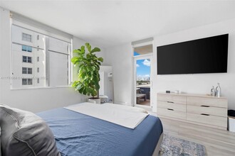 1 Century Ln in Miami Beach, FL - Building Photo - Building Photo
