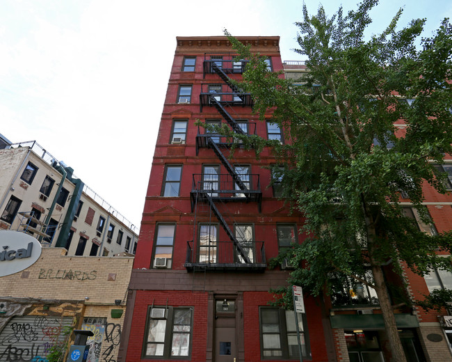 126 Elizabeth St in New York, NY - Building Photo - Building Photo