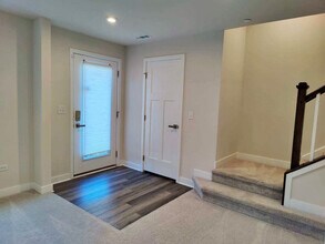 319 Elm Ct. in Mount Prospect, IL - Building Photo - Building Photo