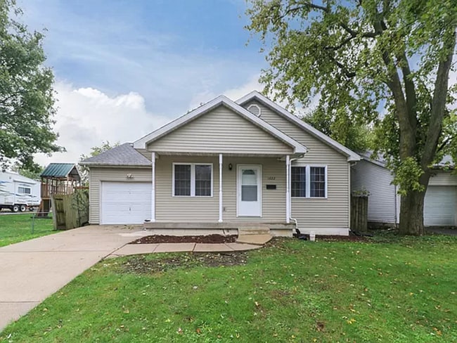 property at 1622 Iowa St