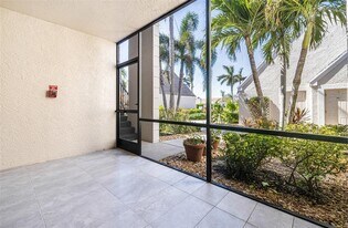 16321 Kelly Woods Dr in Ft. Myers, FL - Building Photo