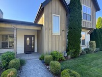 380 Mia Ln in Eugene, OR - Foto de edificio - Building Photo