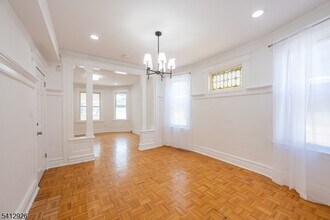 24 Llewellyn Ave in Bloomfield, NJ - Building Photo - Building Photo