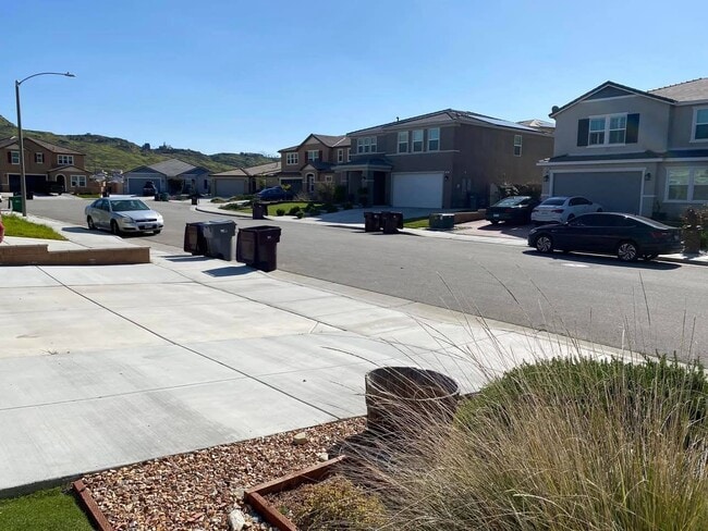7893 Boot Straps Ct, Unit Main duplex with backyard in Riverside, CA - Building Photo - Building Photo