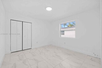 1443 NW 34th St in Miami, FL - Building Photo - Building Photo