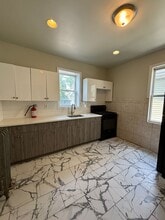 17 Davis Ave, Unit 2 in East Orange, NJ - Building Photo - Building Photo