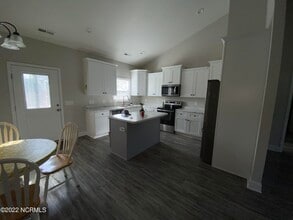202 Pembury Way in Richlands, NC - Building Photo - Building Photo