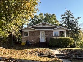 2740 Buena Vista St in Dubuque, IA - Building Photo