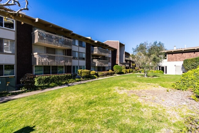 6542 Ocean Crest Dr in Rancho Palos Verdes, CA - Building Photo - Building Photo