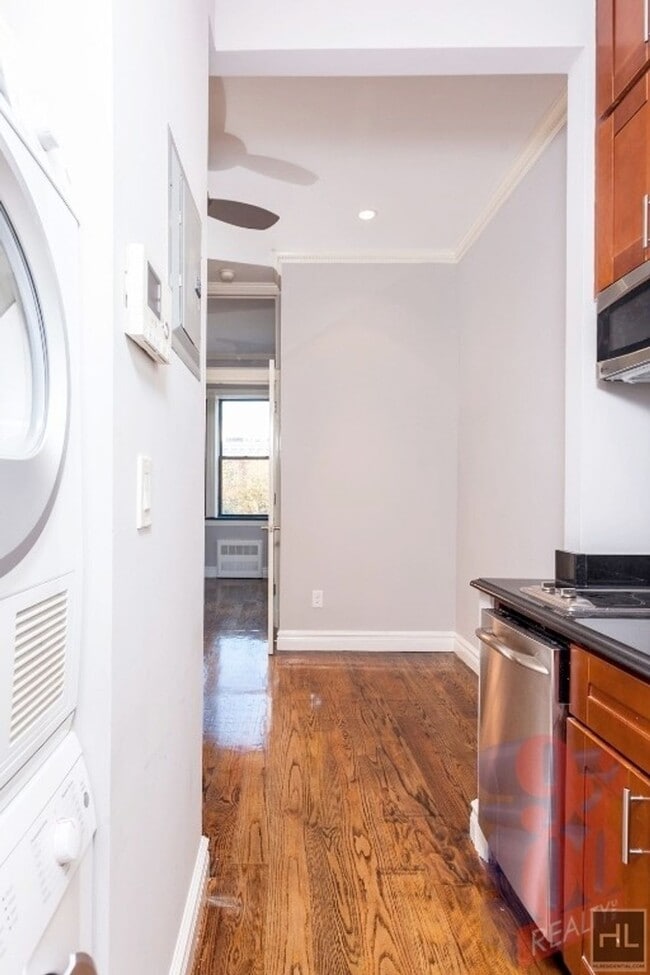 W 14TH ST., Unit 4C in New York, NY - Building Photo - Building Photo