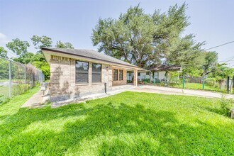 2711 Chapman St in Houston, TX - Building Photo - Building Photo
