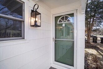 2412 SW Mission Ave in Topeka, KS - Building Photo - Building Photo