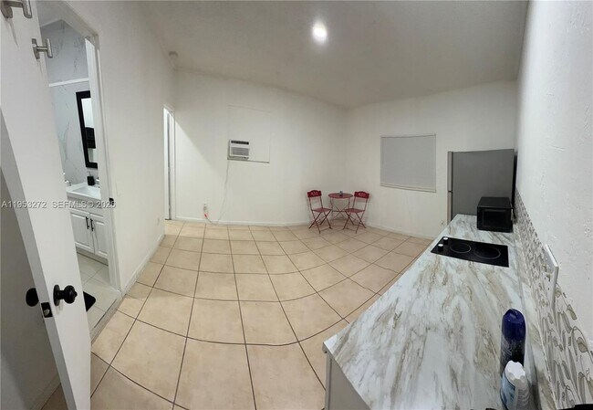 16330 SW 107th Ave in Miami, FL - Building Photo - Building Photo