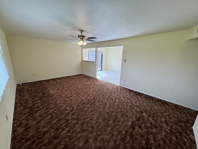 566 Meadow Ln in Kingsburg, CA - Building Photo - Building Photo