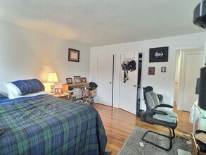 1027 Commonwealth Ave in Boston, MA - Building Photo - Building Photo