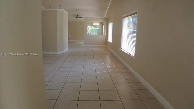 4299 Greenbriar Ln in Weston, FL - Foto de edificio - Building Photo