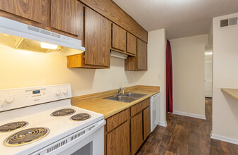 Greenbrier Apartments in Anniston, AL - Foto de edificio - Interior Photo