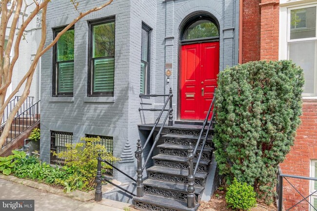 property at 2021 Hillyer Pl NW